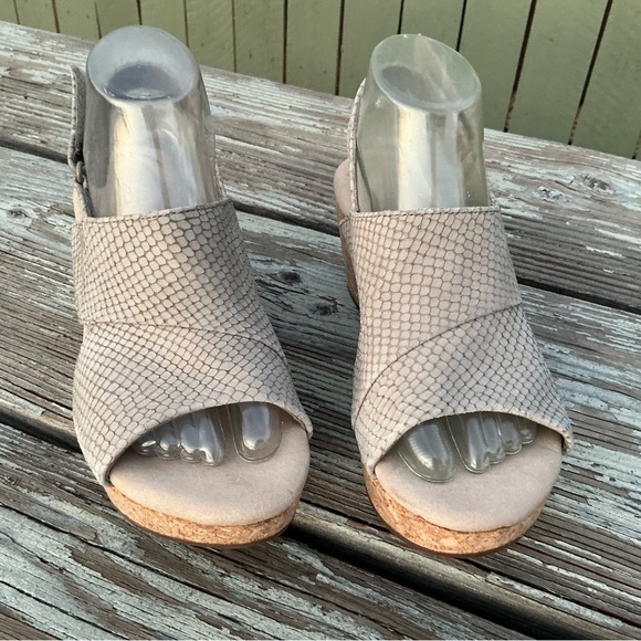 Clarks Collection Annadel Sky Leather Women Sandal Wedge Sz 8.5 - Picture 10 of 10